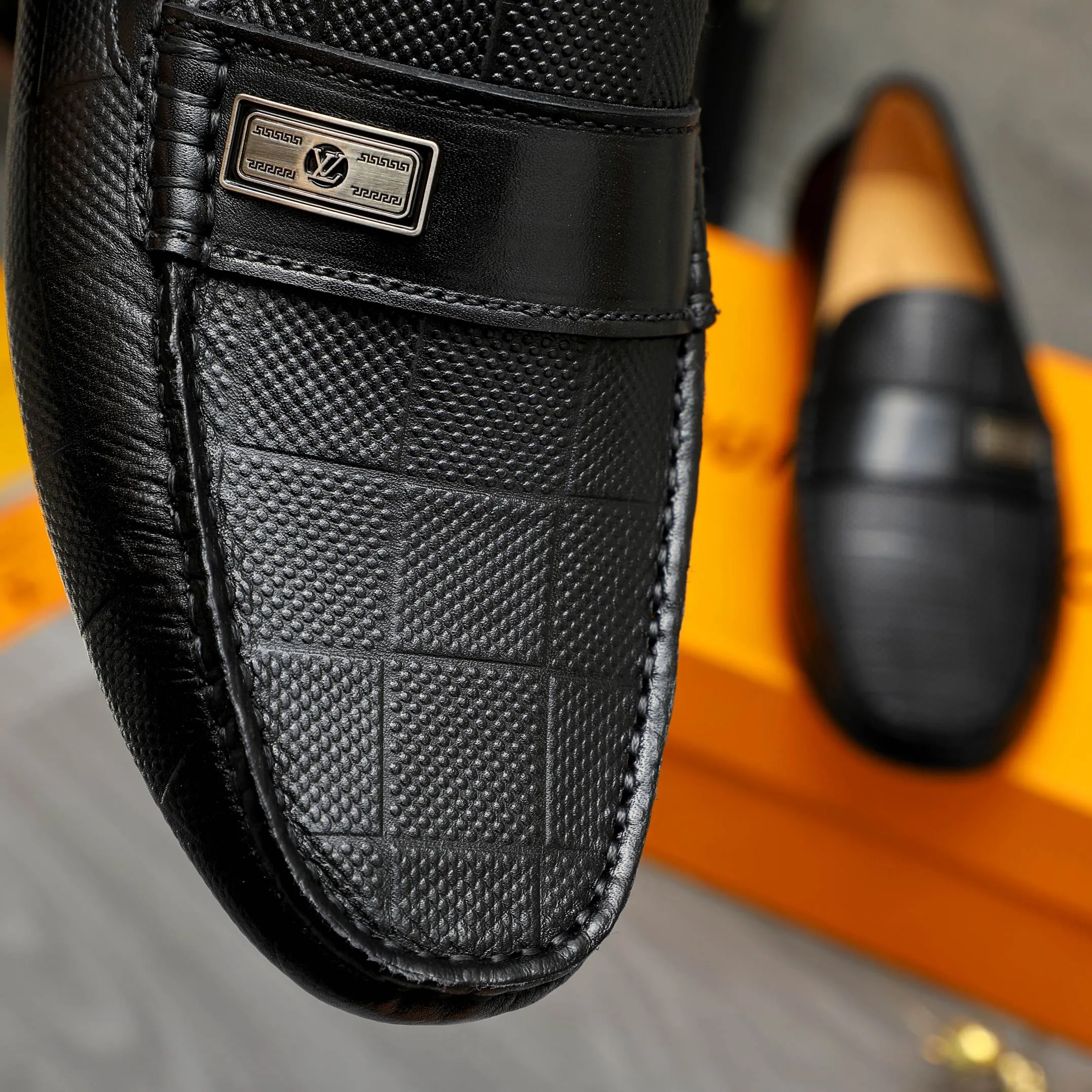 Men's shoes 💰380 Product trademark: LV "Louis Vuitton" casual slip-on shoes Regular size: 38-45 (45 is custom-made and non-returnable) Product materials: Selected embossed cowhide upper, pigskin lining, rubber outsole
